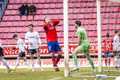 Buen partido de los rojillos bajo la nieve