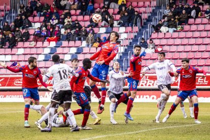 Buen partido de los rojillos bajo la nieve