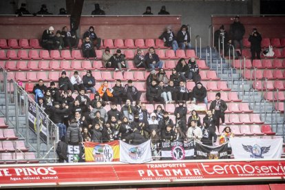 Buen partido de los rojillos bajo la nieve