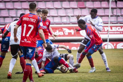 Buen partido de los rojillos bajo la nieve