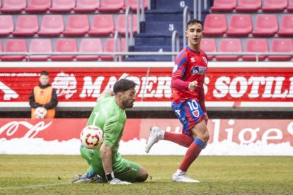 Buen partido de los rojillos bajo la nieve