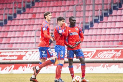 Buen partido de los rojillos bajo la nieve