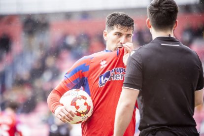 Buen partido de los rojillos bajo la nieve