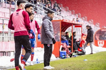 Buen partido de los rojillos bajo la nieve