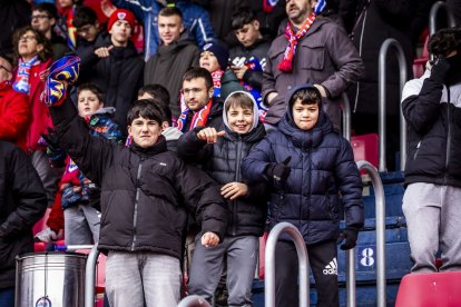 Buen partido de los rojillos bajo la nieve