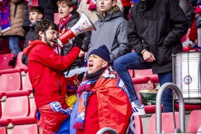 Buen partido de los rojillos bajo la nieve