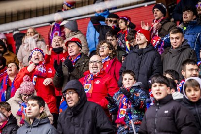 Buen partido de los rojillos bajo la nieve