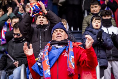 Buen partido de los rojillos bajo la nieve