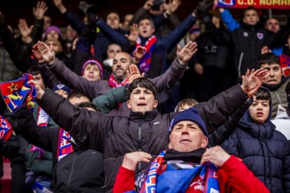 Buen partido de los rojillos bajo la nieve