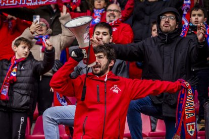 Buen partido de los rojillos bajo la nieve