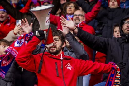 Buen partido de los rojillos bajo la nieve
