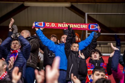Buen partido de los rojillos bajo la nieve