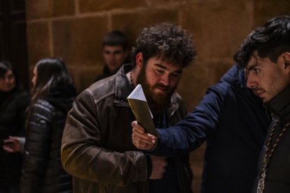 El Cristo recorrió los claustros de la Concatedral de San Pedro