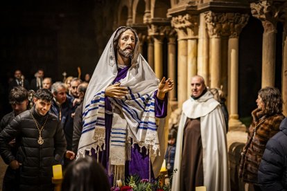 El Cristo recorrió los claustros de la Concatedral de San Pedro