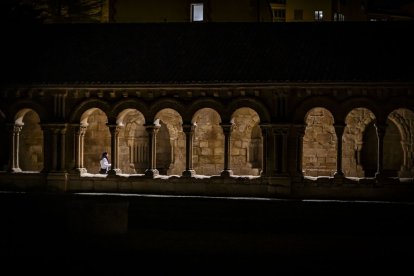 El Cristo recorrió los claustros de la Concatedral de San Pedro