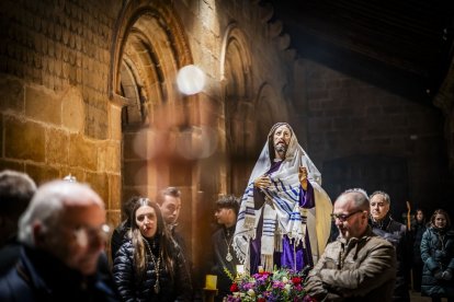El Cristo recorrió los claustros de la Concatedral de San Pedro