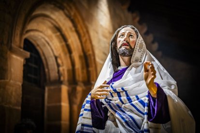 El Cristo recorrió los claustros de la Concatedral de San Pedro