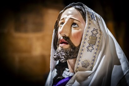 El Cristo recorrió los claustros de la Concatedral de San Pedro
