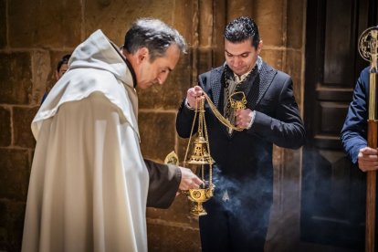El Cristo recorrió los claustros de la Concatedral de San Pedro
