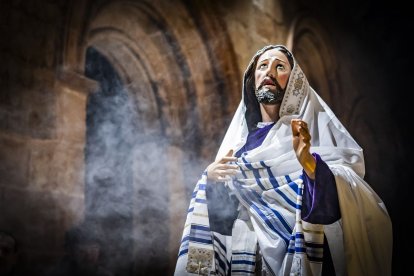 El Cristo recorrió los claustros de la Concatedral de San Pedro
