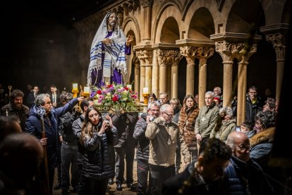 El Cristo recorrió los claustros de la Concatedral de San Pedro