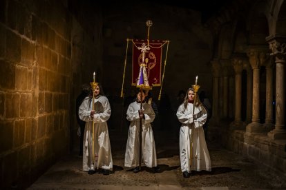El Cristo recorrió los claustros de la Concatedral de San Pedro