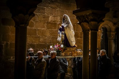 El Cristo recorrió los claustros de la Concatedral de San Pedro