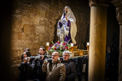 El Cristo recorrió los claustros de la Concatedral de San Pedro