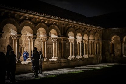 El Cristo recorrió los claustros de la Concatedral de San Pedro