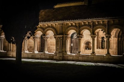El Cristo recorrió los claustros de la Concatedral de San Pedro