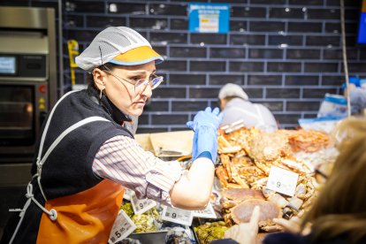 Los sorianos acuden al nuevo establecimiento en el día de su inauguración.