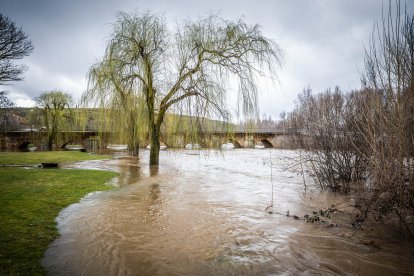 La Confederación Hidrográfica del Duero recomienda extremar la precaución en todo el cauce.