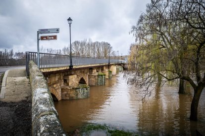 La Confederación Hidrográfica del Duero recomienda extremar la precaución en todo el cauce.