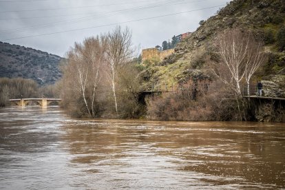 La Confederación Hidrográfica del Duero recomienda extremar la precaución en todo el cauce.