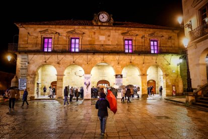 Multitudinaria manifestación del 8M por el centro de Soria.