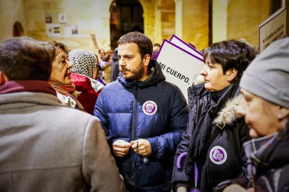 Multitudinaria manifestación del 8M por el centro de Soria.