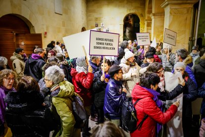 Multitudinaria manifestación del 8M por el centro de Soria.
