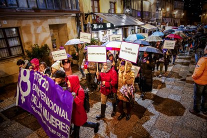 Multitudinaria manifestación del 8M por el centro de Soria.
