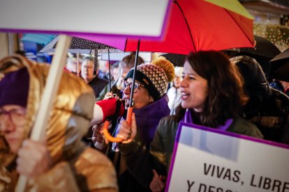 Multitudinaria manifestación del 8M por el centro de Soria.