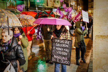 Multitudinaria manifestación del 8M por el centro de Soria.