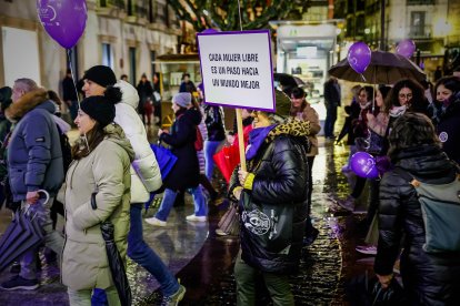 Multitudinaria manifestación del 8M por el centro de Soria.