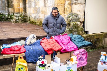 La 'Asociación de Vecinos del Casco Viejo' ha organizado este mercadillo en las Ruinas de San Nicolás.