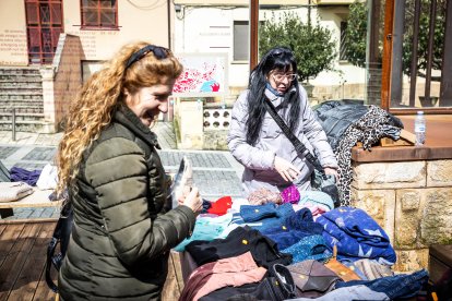 La 'Asociación de Vecinos del Casco Viejo' ha organizado este mercadillo en las Ruinas de San Nicolás.