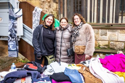La 'Asociación de Vecinos del Casco Viejo' ha organizado este mercadillo en las Ruinas de San Nicolás.