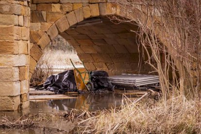 Un paseo junto al Duero sirve como muestra de la bravura de las aguas