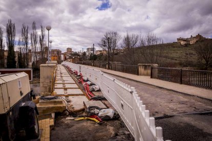 Un paseo junto al Duero sirve como muestra de la bravura de las aguas