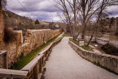 Un paseo junto al Duero sirve como muestra de la bravura de las aguas