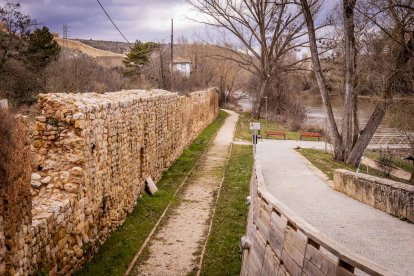Un paseo junto al Duero sirve como muestra de la bravura de las aguas