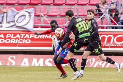 Este empate pone en peligro conseguir la plaza de ascenso directo