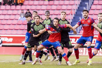 Este empate pone en peligro conseguir la plaza de ascenso directo